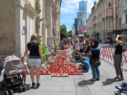 Trauer in der Herrengasse Montagmittag